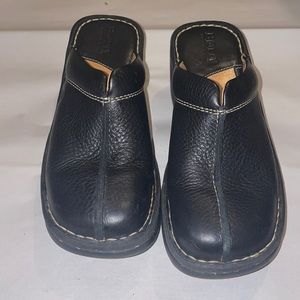 Born black clogs